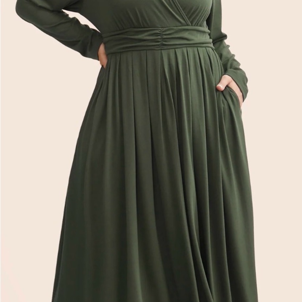 Plus Size Olive Green Long Sleeve V-Neck Pleated Dress with Pockets